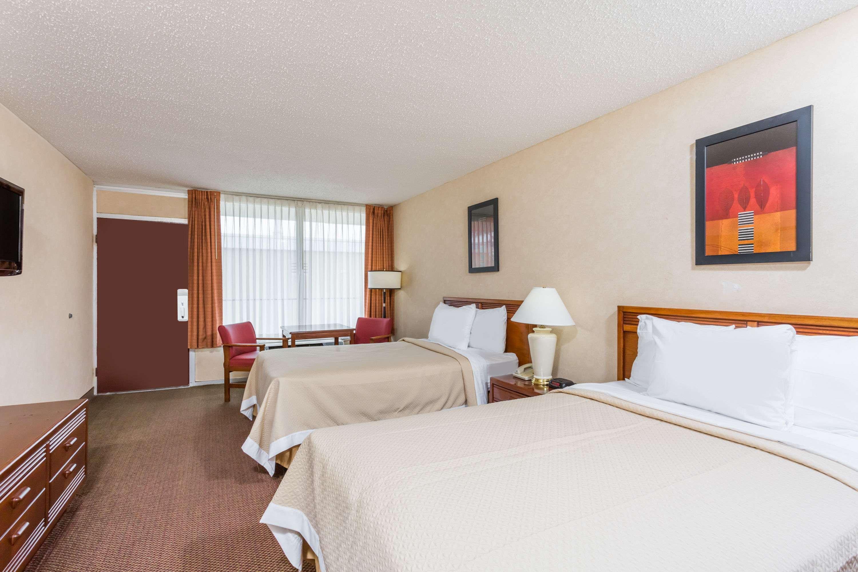 Days Inn By Wyndham Goldsboro Exteriör bild